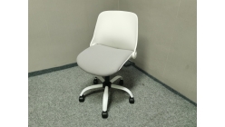 Nová bílá sklopná kancelářská židle
